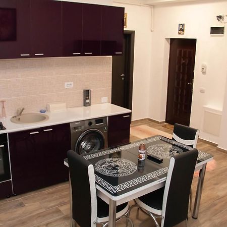 Apartament Capitala Militari Rosu Экстерьер фото