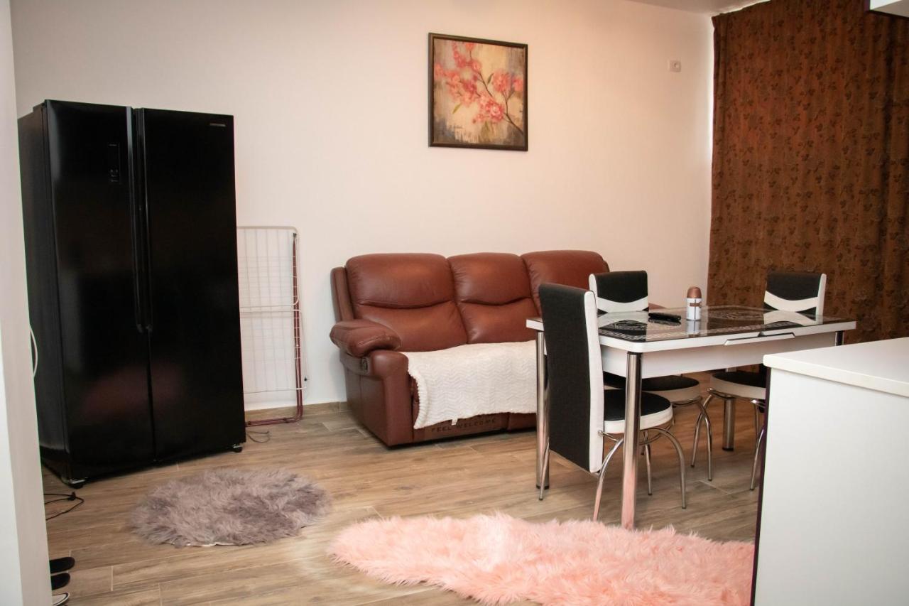 Apartament Capitala Militari Rosu Экстерьер фото