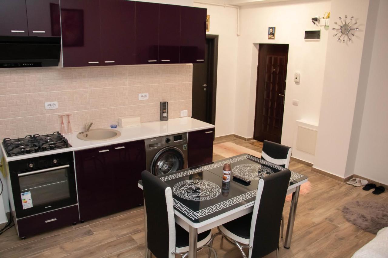 Apartament Capitala Militari Rosu Экстерьер фото