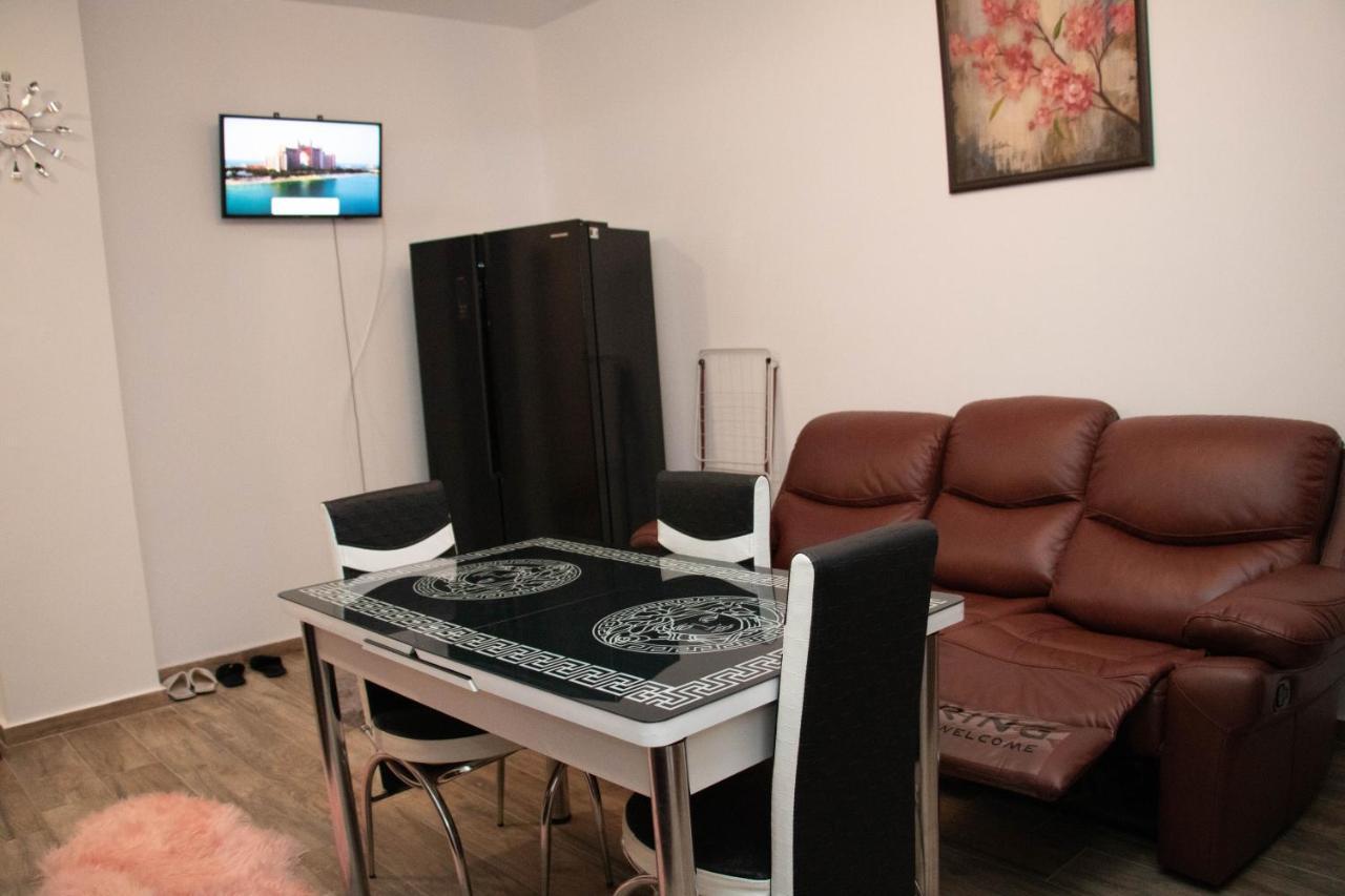 Apartament Capitala Militari Rosu Экстерьер фото
