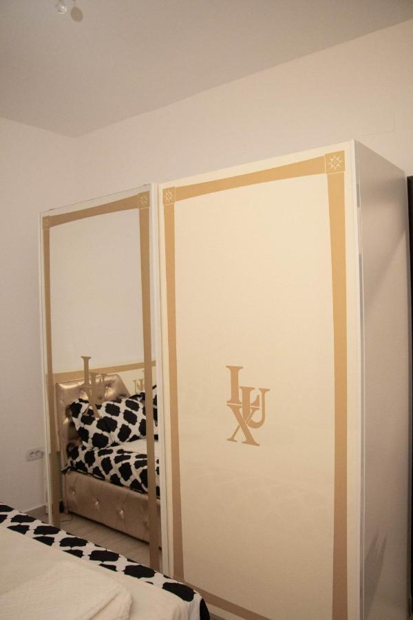 Apartament Capitala Militari Rosu Экстерьер фото